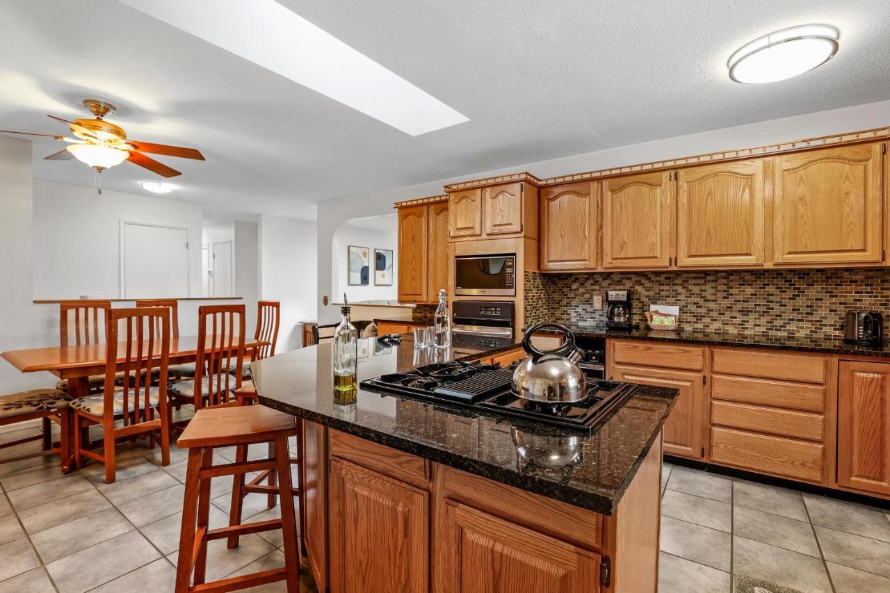Captivating Continental Country Club Retreat With 4 Bdr And Spacious Deck! Flagstaff Exteriör bild
